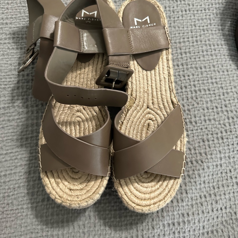 Like New! Marc Fisher Sandal Wedges